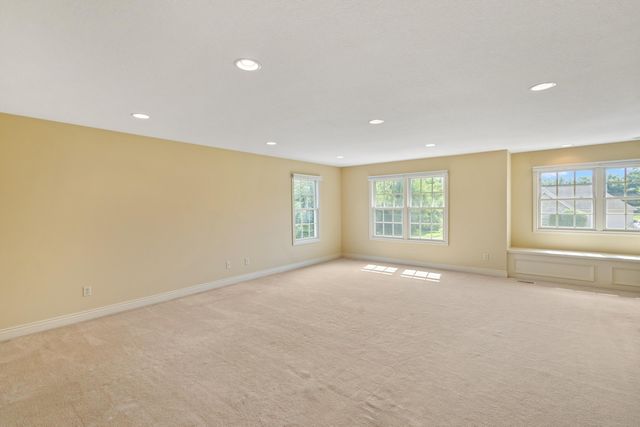 3700 Oakharbor Street, Kalamazoo, MI 49009