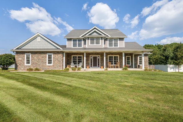 3700 Oakharbor Street, Kalamazoo, MI 49009