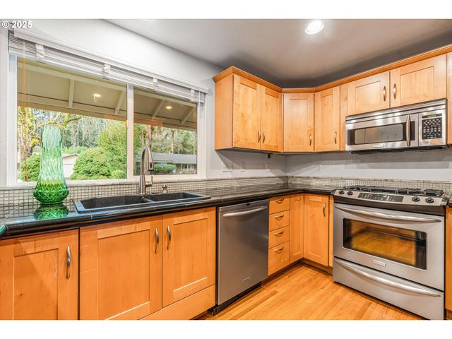 19060 Terry Ave, Lake Oswego, OR 97035