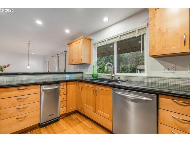 19060 Terry Ave, Lake Oswego, OR 97035