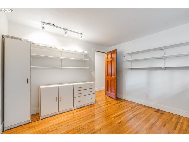 19060 Terry Ave, Lake Oswego, OR 97035