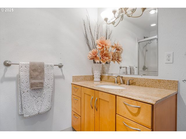 19060 Terry Ave, Lake Oswego, OR 97035