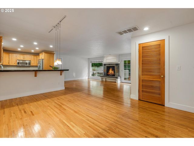 19060 Terry Ave, Lake Oswego, OR 97035