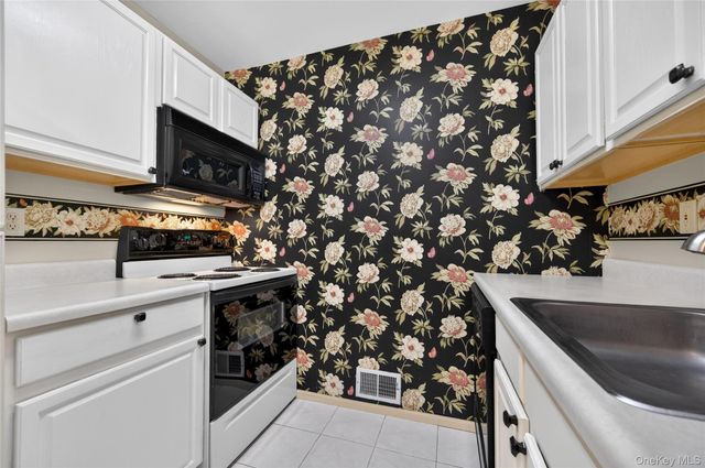 54 School Street 207, Westbury, NY 11590