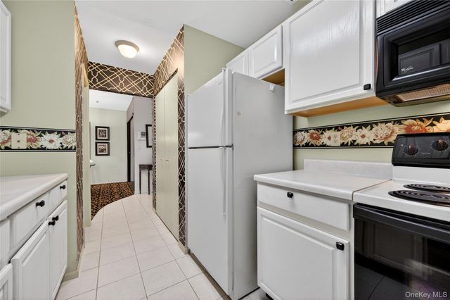 54 School Street 207, Westbury, NY 11590