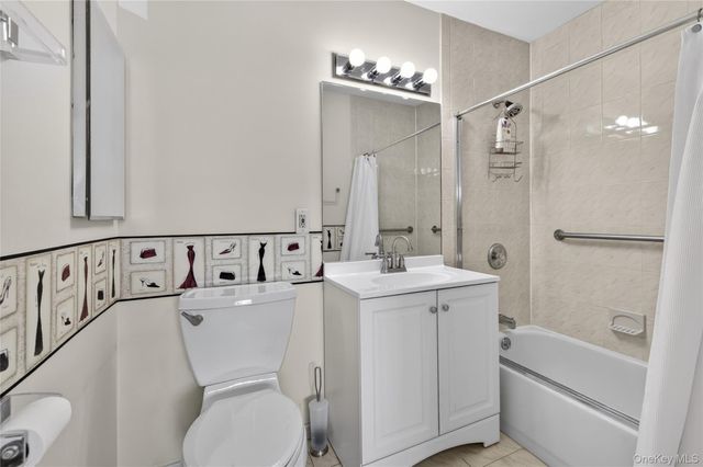 54 School Street 207, Westbury, NY 11590