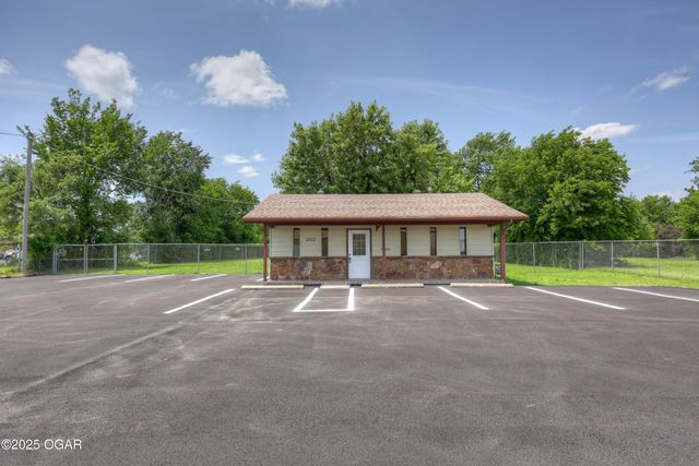 302 S Maiden Lane, Joplin, MO 64801