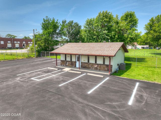 302 S Maiden Lane, Joplin, MO 64801
