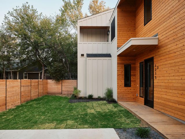 1215 Fort Branch BLVD 2, Austin, TX 78721