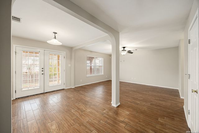 10111 Sparrow Way, Universal City, TX 78148