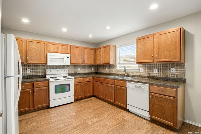 10111 Sparrow Way, Universal City, TX 78148