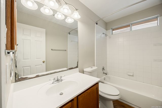 10111 Sparrow Way, Universal City, TX 78148