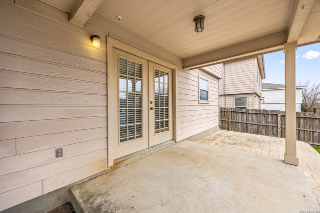 10111 Sparrow Way, Universal City, TX 78148