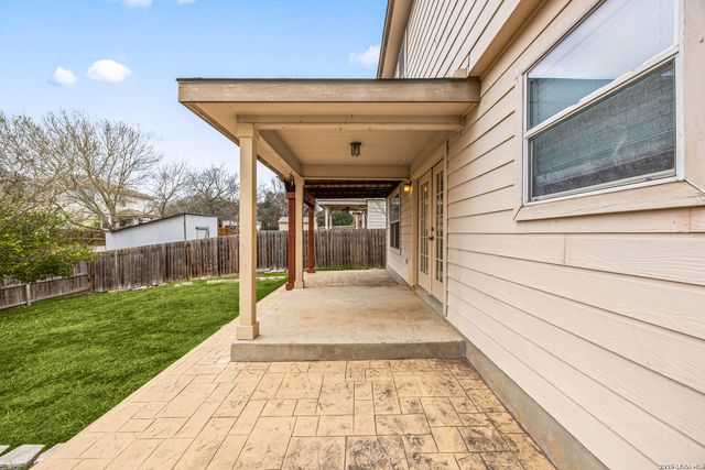 10111 Sparrow Way, Universal City, TX 78148