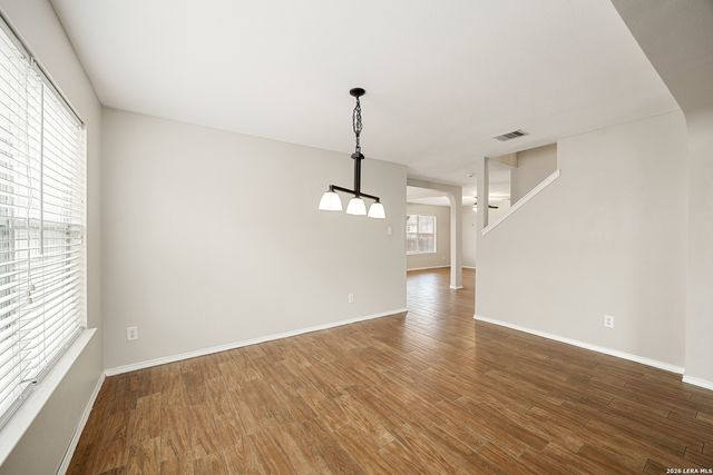 10111 Sparrow Way, Universal City, TX 78148