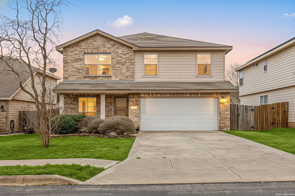 10111 Sparrow Way, Universal City, TX 78148