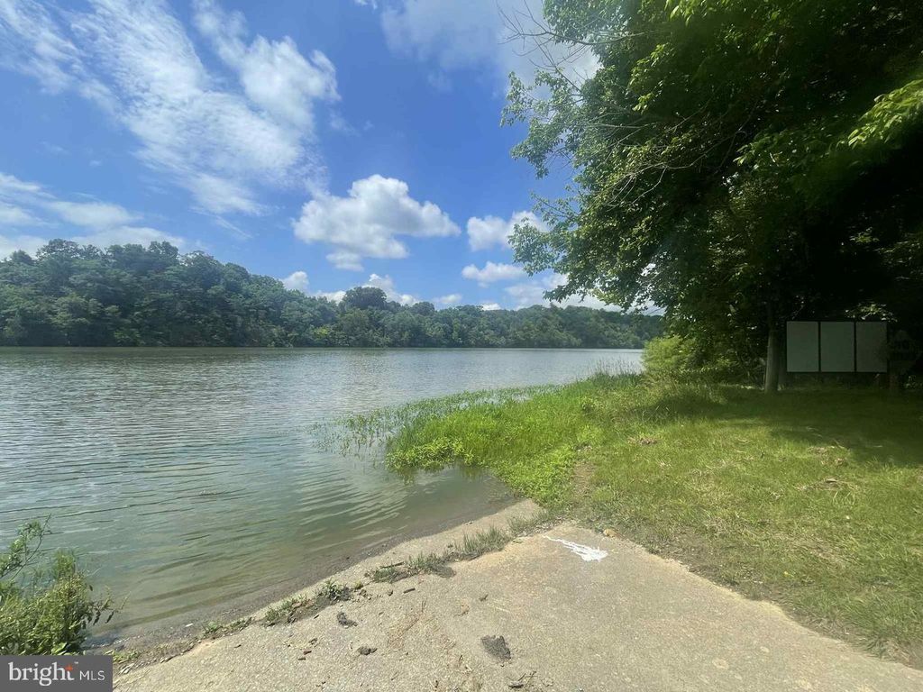 220 AIRSTRIP RD, Luray, VA 22835