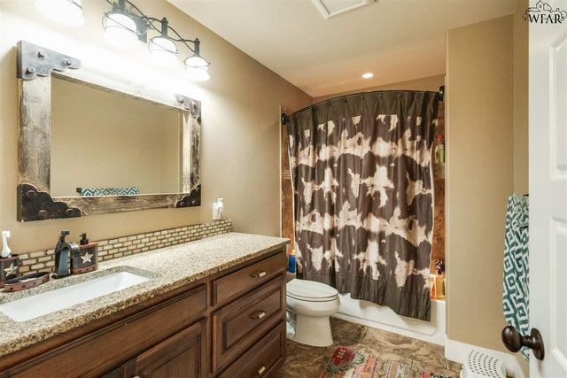 200 EAGLE DRIVE, Holliday, TX 76366