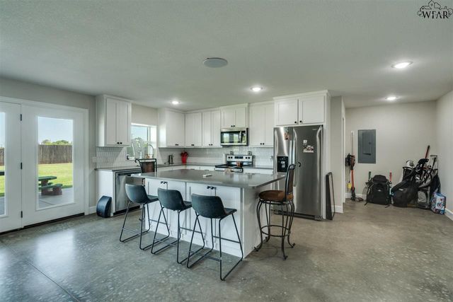 200 EAGLE DRIVE, Holliday, TX 76366