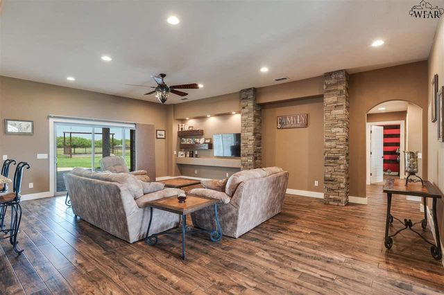 200 EAGLE DRIVE, Holliday, TX 76366