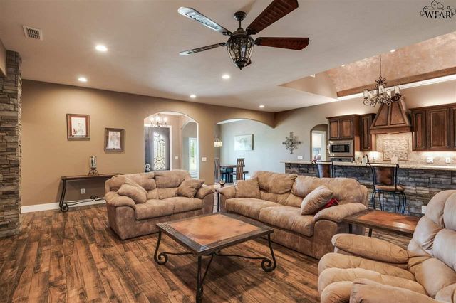 200 EAGLE DRIVE, Holliday, TX 76366