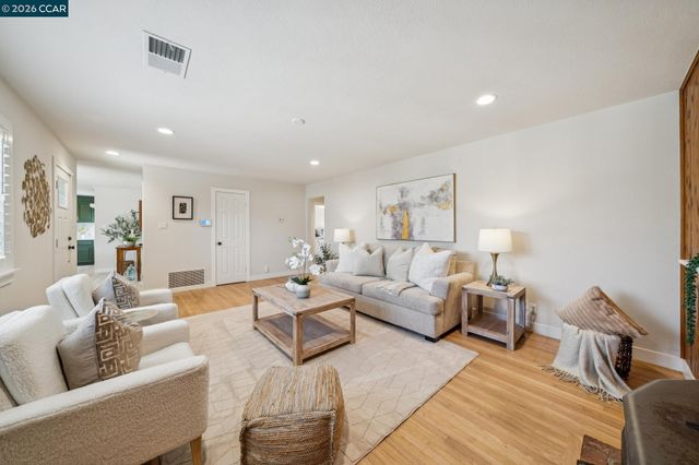 3586 Skylark Dr, Concord, CA 94520