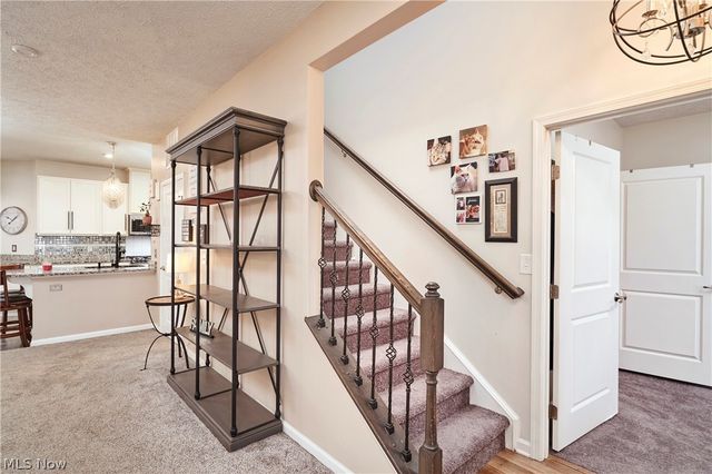 3198 Old Mill Drive, Cuyahoga Falls, OH 44223
