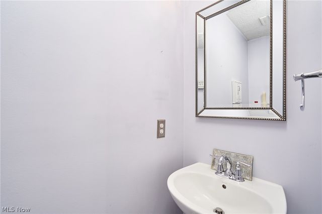 3198 Old Mill Drive, Cuyahoga Falls, OH 44223