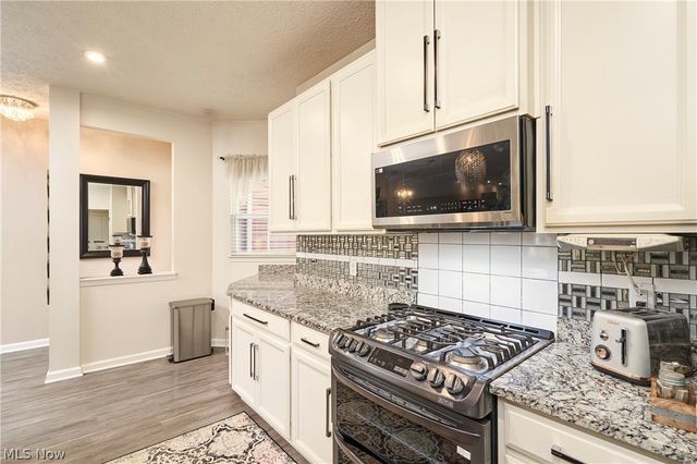 3198 Old Mill Drive, Cuyahoga Falls, OH 44223