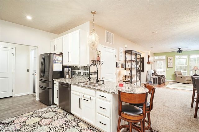 3198 Old Mill Drive, Cuyahoga Falls, OH 44223