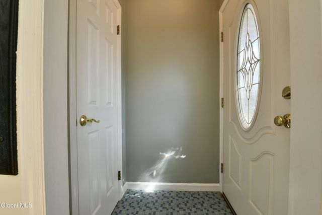 58 Mordella Road, Colonie, NY 12205