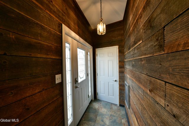 58 Mordella Road, Colonie, NY 12205