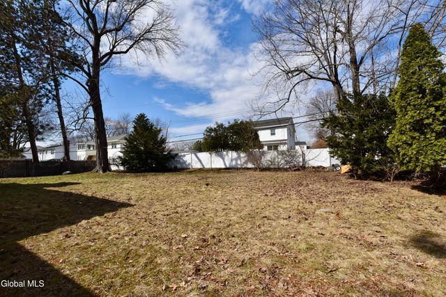 58 Mordella Road, Colonie, NY 12205