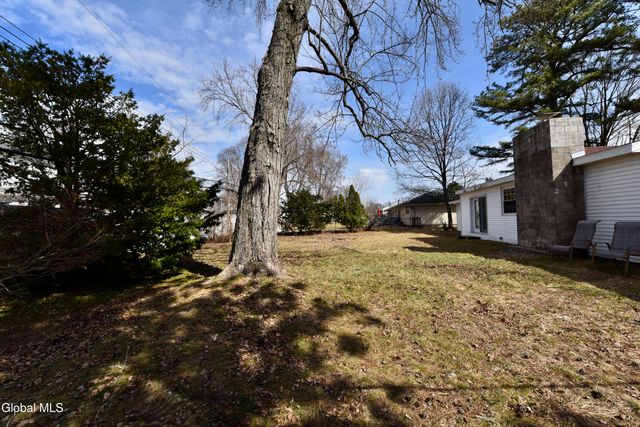 58 Mordella Road, Colonie, NY 12205