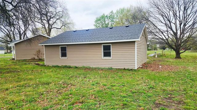 301 E Walnut Street, Weir, KS 66781