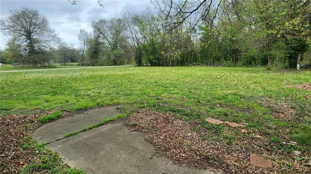 301 E Walnut Street, Weir, KS 66781