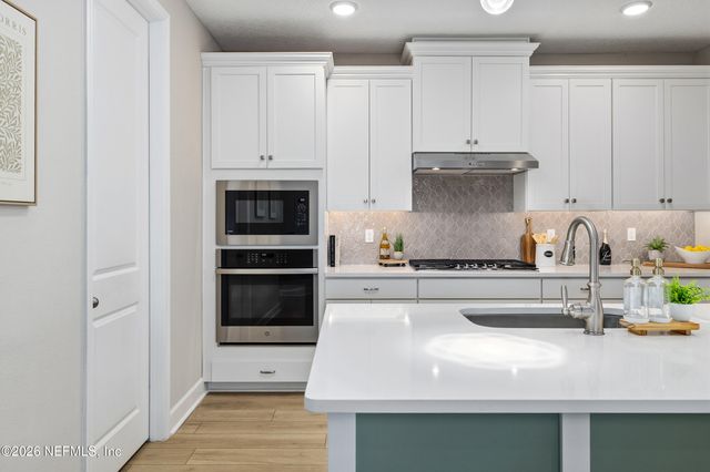 9749 INVENTION Lane, Jacksonville, FL 32256