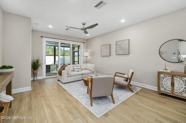 9749 INVENTION Lane, Jacksonville, FL 32256