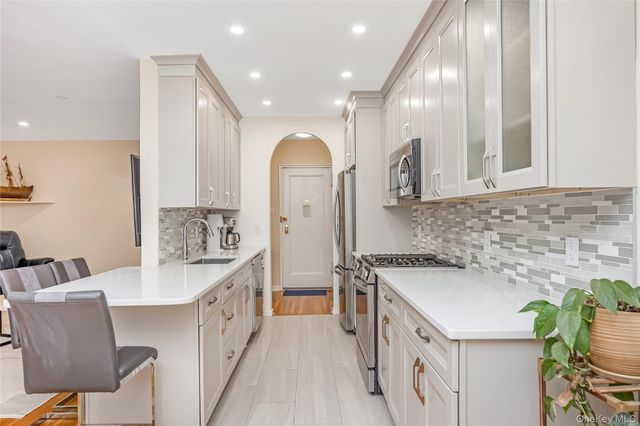 162-41 Powells Cove Boulevard 6S, Whitestone, NY 11357