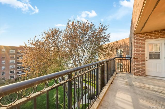 162-41 Powells Cove Boulevard 6S, Whitestone, NY 11357