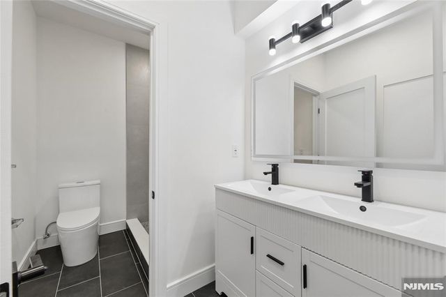 9 Cole Street, Bergenfield, NJ 07621