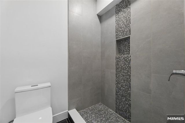 9 Cole Street, Bergenfield, NJ 07621