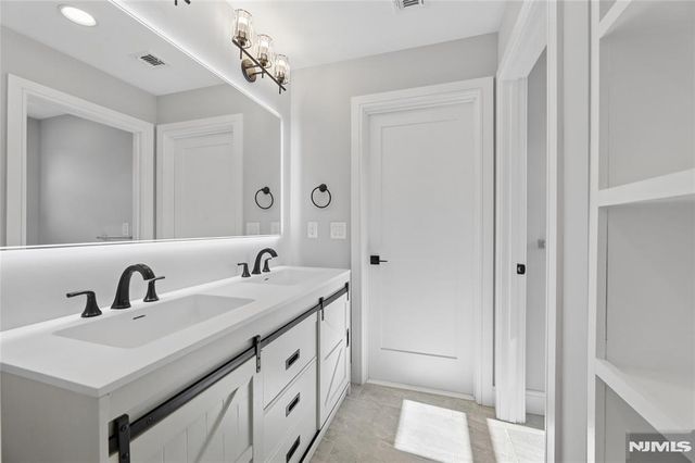 9 Cole Street, Bergenfield, NJ 07621