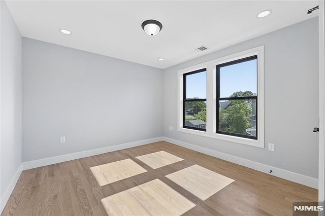 9 Cole Street, Bergenfield, NJ 07621