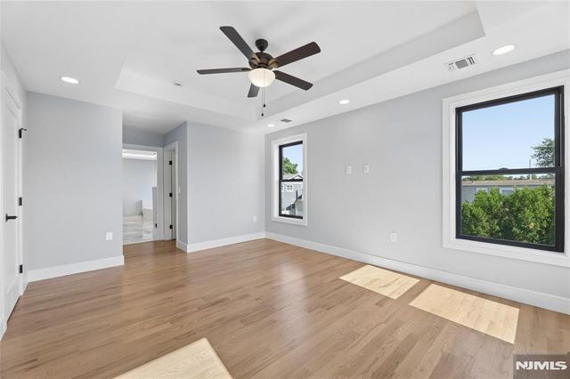 9 Cole Street, Bergenfield, NJ 07621