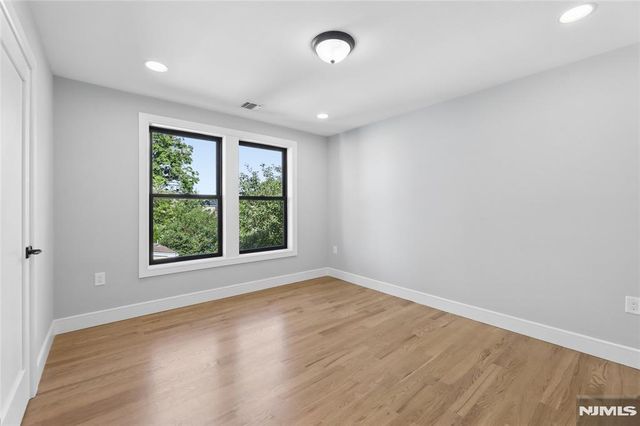 9 Cole Street, Bergenfield, NJ 07621