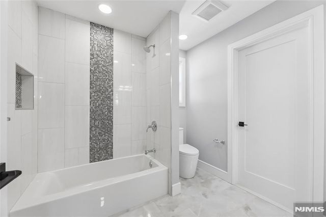 9 Cole Street, Bergenfield, NJ 07621