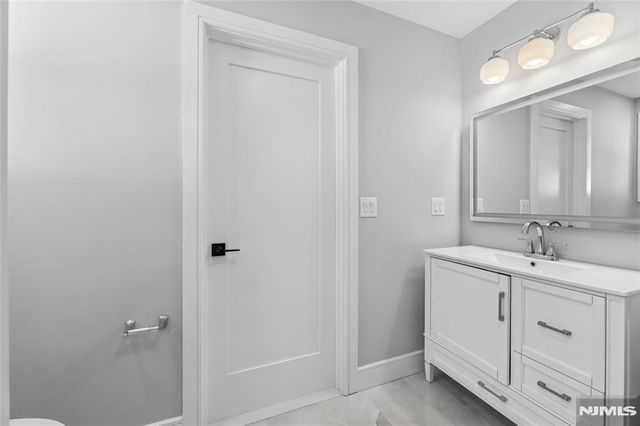 9 Cole Street, Bergenfield, NJ 07621