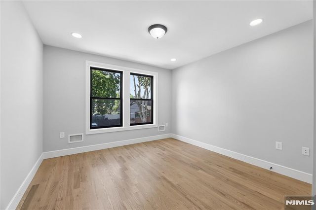 9 Cole Street, Bergenfield, NJ 07621