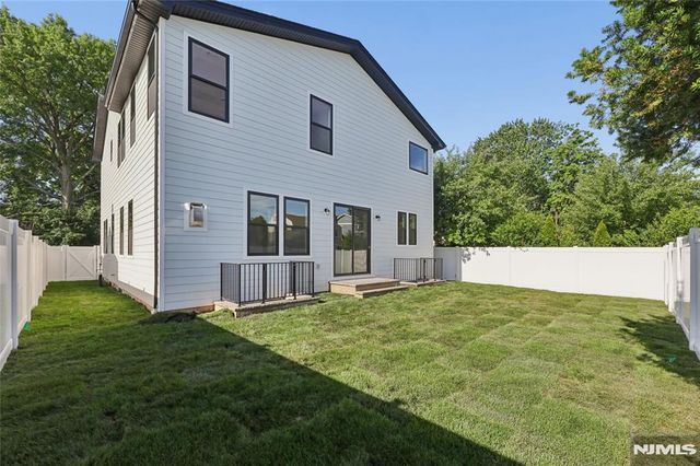 9 Cole Street, Bergenfield, NJ 07621
